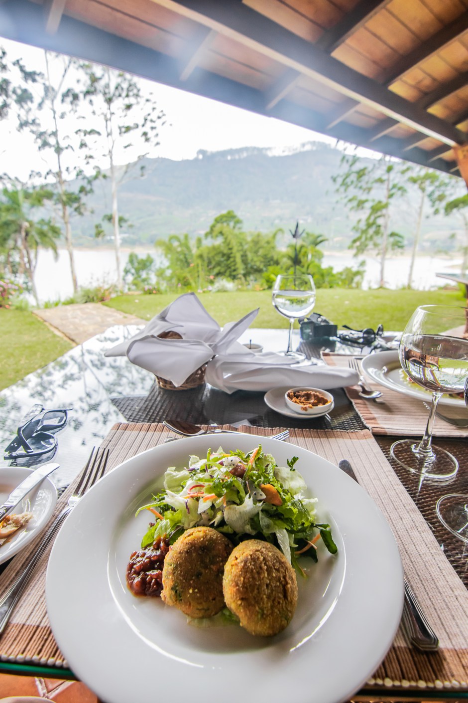 Resplendent Ceylon Tea Trails