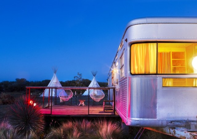 El-Cosmico-Bunkhouse-Hotel-Marfa-Airstream